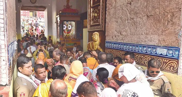 ନବଯୌବନ ଦର୍ଶନ କଲେ ଲକ୍ଷାଧିକ ଭକ୍ତ