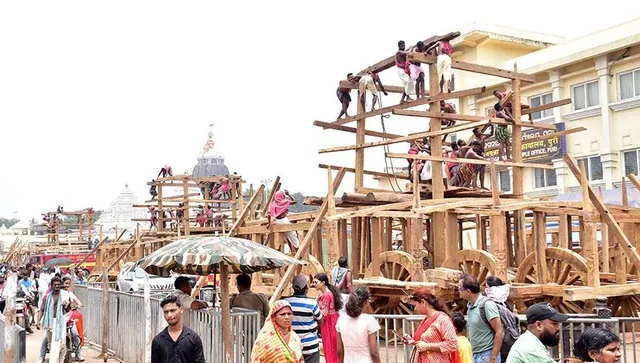 ରଥଖଳା ଚଳଚଞ୍ଚଳ: ଚାରିନାହାକାରେ ସଂଯୋଗ ହେଲା  ଛ’କାଠ