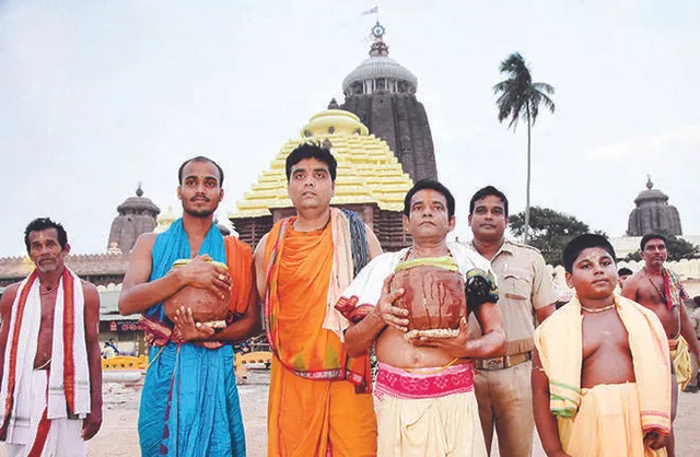 ଶ୍ରୀଜିଉଙ୍କୁ ଲାଗି ହେଲା ଫୁଲୁରି ତେଲ