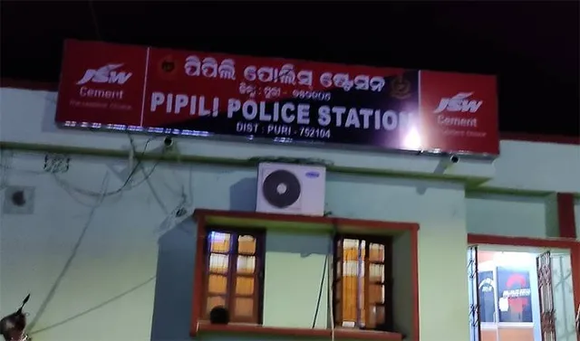 ପିପିଲି ଥାନାଧିକାରୀଙ୍କୁ କାମୁଡ଼ିଦେଲେ ମହିଳା