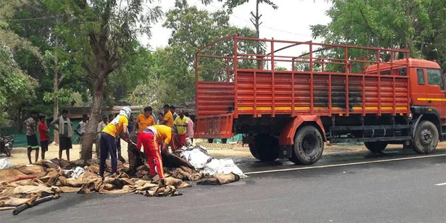ଜମିରେ ନଡ଼ା ପୋଡ଼ିବା କାଳ ହେଲା; ଟ୍ରକ୍‌ରେ ନିଆଁ ଲାଗିଲା, ଅଳ୍ପକେ ବର୍ତ୍ତିଲେ ଚାଳକ