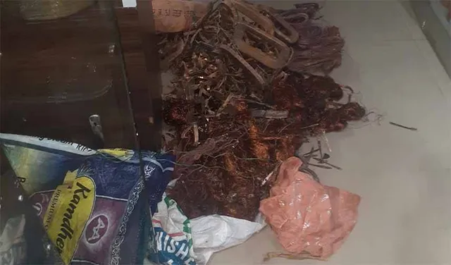 ରେଳବାଇର ଚୋରି ସାମଗ୍ରୀ ଟିଟିଲାଗଡ଼ରୁ ଉଦ୍ଧାର, ଦୋକାନରେ ସ୍ତ୍ରୀଙ୍କୁ ଛାଡ଼ି ମାଲିକ ଫେରାର