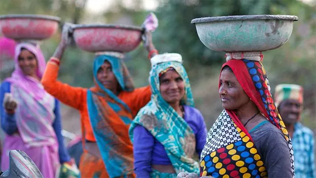 ଶ୍ରମଶକ୍ତିରେ ମହିଳା ଶ୍ରମିକଙ୍କ ଅଂଶଗ୍ରହଣ କମୁଛି