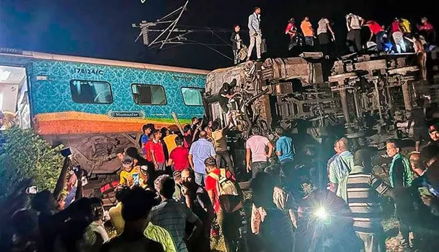 ଫୋନ ଇନ ପ୍ଲିଜ: ଟ୍ରେନ ଦୁର୍ଘଟଣା ଏଡ଼ାଇବା ପାଇଁ କୁଶଳୀ କର୍ମଚାରୀ ଲୋଡ଼ା