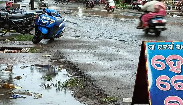 ପୋତିହେଲାଣି ଡ୍ରେନ୍‌; ବର୍ଷାରେ ବେହାଲ ରାସ୍ତା