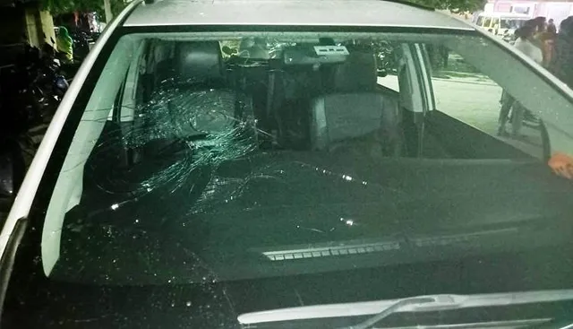 ବିଜେପି ନେତାଙ୍କ ଗାଡ଼ି ଭଙ୍ଗାରୁଜା, ବନ୍ଧୁକ ଦେଖାଇ ୫୦ ହଜାର ଟଙ୍କା ଲୁଟ୍‌