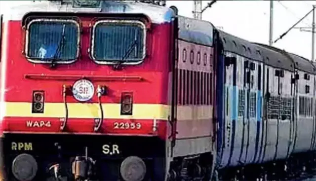 ଟ୍ରେନ୍‌​ରୁ ପଡ଼ି ଗୋଡ଼ କଟିଗଲା