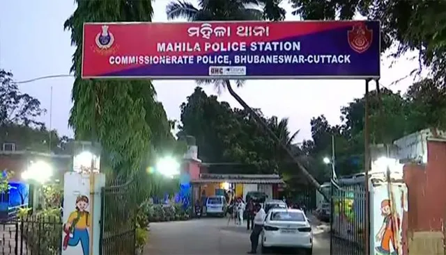 ମହିଳା ଥାନାରେ ଆତ୍ମହତ୍ୟା ଉଦ୍ୟମ କରି ଯୁବକ ଗିରଫ