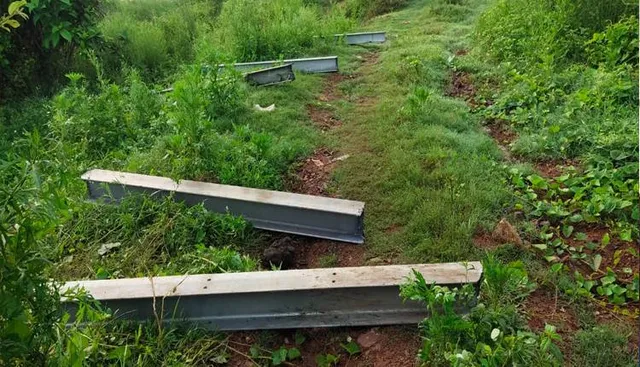 ୨ଟି ବିଦ୍ୟୁତ୍‌ ଖୁଣ୍ଟ କାଟିଦେଲେ ଚୋର