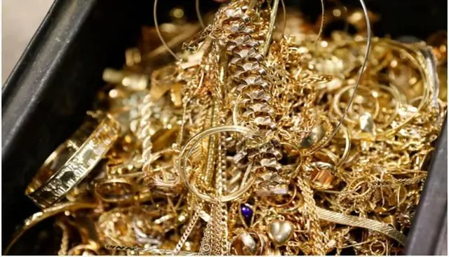 ପୁଲିସ୍ କହି ଲୁଟିନେଲେ ସୁନା ଅଳଙ୍କାର