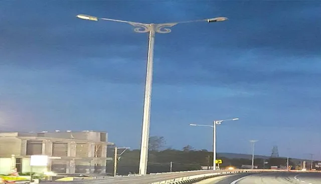 ରାଜପଥରେ ଜଳୁନି ଆଲୋକ