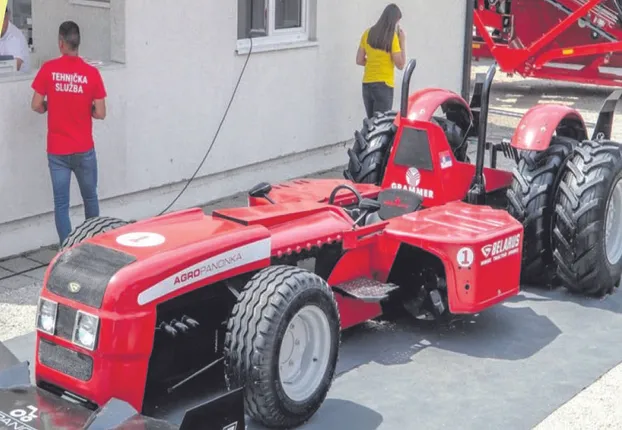 ଟ୍ରାକ୍ଟର ଯନ୍ତ୍ରାଂଶରୁ ଏଫ୍‌ ୧ କାର୍‌, ବେଗ ଘଣ୍ଟାକୁ ୩୨୦ କିମି