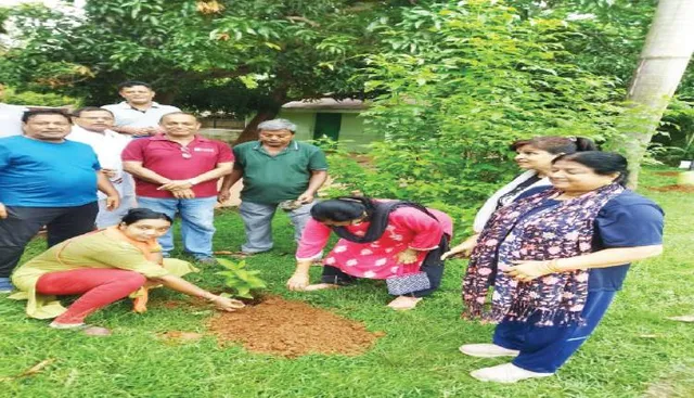 ଶ୍ୟାମା‌ପ୍ରସାଦ ମୁଖା‌ର୍ଜୀ ପାର୍କରେ ବୃକ୍ଷରୋପଣ