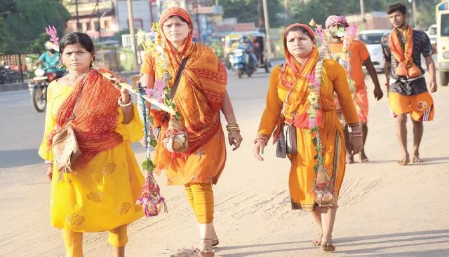 ଆଜି ଶ୍ରାବଣର ପ୍ରଥମ ସୋମବାର: ଏକାମ୍ର କ୍ଷେତ୍ରରେ ଜମିଲାଣି କାଉଡ଼ିଆଙ୍କ ଭିଡ଼