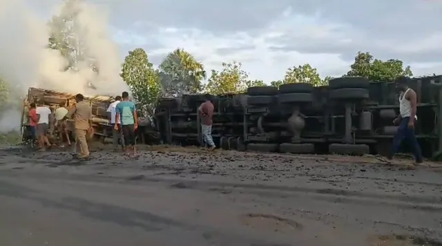 ଦୁଇ ଗାଡ଼ି ମୁହାଁମୁହିଁ ଧକ୍କା: ଟ୍ରକ୍‌ ସହ ଜିଅନ୍ତା ଜଳିଗଲେ ଡ୍ରାଇଭର