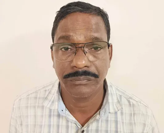 ବସ୍ ଅଟକାଇ ଟିଡିସିସିଏଲର ପୂର୍ବତନ ଜିଏମଙ୍କୁ ମାଡ଼ିବସିଲା ଭିଜିଲାନ୍ସ ଟିମ୍: ନଗଦ ୫.୫୪ ଲକ୍ଷ ଟଙ୍କା ଜବତ