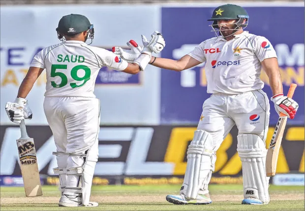 ଗଲ୍‌ ଟେ‌ଷ୍ଟ୍‌: ପାକିସ୍ତାନକୁ ବଞ୍ଚାଇଲେ ସକିଲ, ସଲମାନ