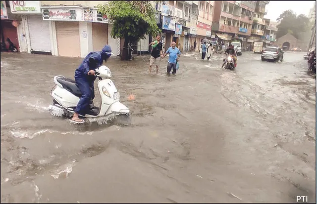 ଗୁଜରାଟରେ ବର୍ଷା ବିତ୍ପାତ: ୪୮ ଘଣ୍ଟାରେ ୯ ଜଣଙ୍କ ମୃତ୍ୟୁ