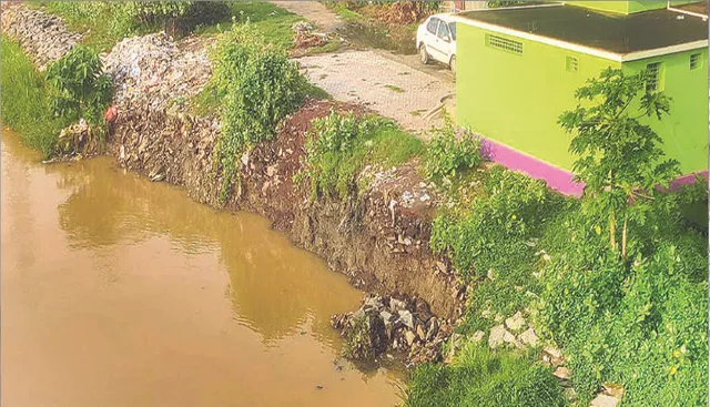 ଉଗ୍ରମୁଖା ହଂସୁଆ ନଦୀ: ୫୦ଫୁଟ୍‌ ଲମ୍ବର ପଥରପ୍ୟାକିଂ ଧସିଲା