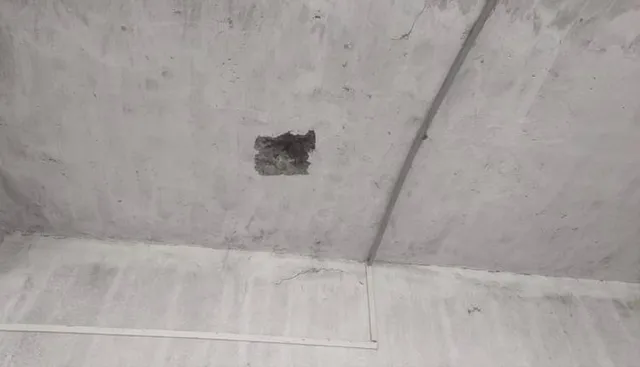 ବଜ୍ରପାତରେ ସ୍କୁଲ ଛାତ ଫାଟିଲା, ୧୦ ଫ୍ୟାନ୍‌ ପୋଡ଼ିଲା