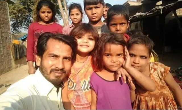 ଦୋକାନରେ ଚା’ ତିଆରି ସହିତ ଡାକ୍ତର, ଇଂଜିନିୟର ବି ଗଢ଼ୁଛନ୍ତି ମେହବୁବ! ୧୫୦୦ ପିଲାଙ୍କୁ ମାଗଣାରେ ପଢ଼ାଉଛନ୍ତି ଏହି ନିଆରା ଚାଏୱାଲା