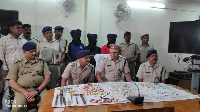 ଶତାଧିକ ଚୋରି ଘଟଣାରେ ସଂପୃକ୍ତ ଚୋର ଗୋଷ୍ଠୀର ୧୫ ସଦସ୍ୟରୁ ୩ ଗିରଫ, ମୃତ ବଜ୍ରକାପ୍ତା ଉଦ୍ଧାର