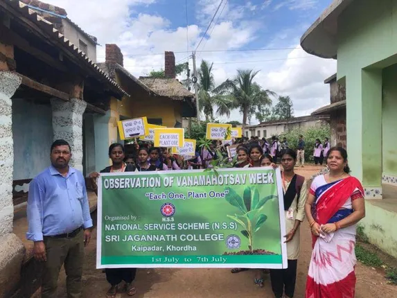 ଚାରା ରୋପଣ କରି ପାଳିଲେ ବନ ମହୋତ୍ସବ