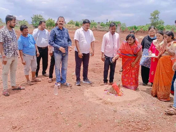 ଜାନକୀ ବଲ୍ଲଭ ପଟ୍ଟନାୟକ ସ୍ମୃତି ଉଦ୍ୟାନରେ ୱାକିଂ ଟ୍ରାକ୍‌ ନିର୍ମାଣ ନିମନ୍ତେ ଭିତ୍ତିପ୍ରସ୍ତର ସ୍ଥାପିତ