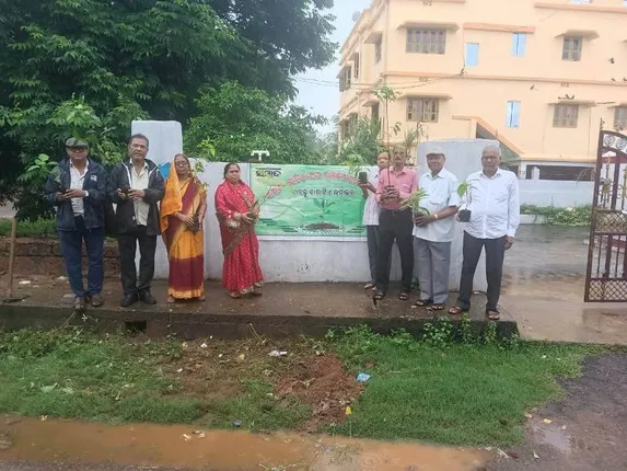 ଖୋର୍ଦ୍ଧା ସମ୍ବାଦ ସାହିତ୍ୟଘର ପକ୍ଷରୁ ବୃକ୍ଷରୋପଣ