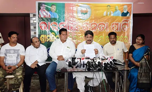 ଶ୍ରୀମନ୍ଦିର ଚାରିଦ୍ବାର ନ ଖୋଲିଲେ ଆନ୍ଦୋଳନ: ମୁହଁ ଖୋଲିଲେ ବିଧାୟକ, ଦେଲେ ୭ ଦିନର କଣ୍ଟ