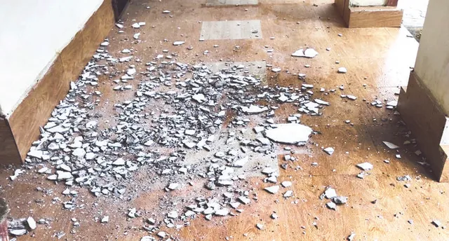 ସତ୍ୟବାଦୀ ଉଚ୍ଚ ବିଦ୍ୟାଳୟରୁ ଖସିଲା ପ୍ଲାଷ୍ଟର୍‌, ୨ ମାସରେ ୩ ଥର ଖସିଲାଣି ପ୍ଲାଷ୍ଟର୍‌