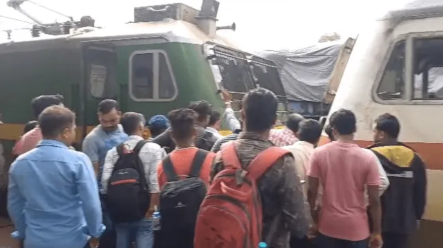 ଇଞ୍ଜିନରେ ଯାନ୍ତ୍ରିକ ତ୍ରୁଟି ଯୋଗୁଁ ସଇଁତଳା ଷ୍ଟେସନରେ ଦୁଇ ଘଣ୍ଟା ଅଟକି ରହିଲା ଇସ୍ପାତ ଏକ୍ସପ୍ରେସ