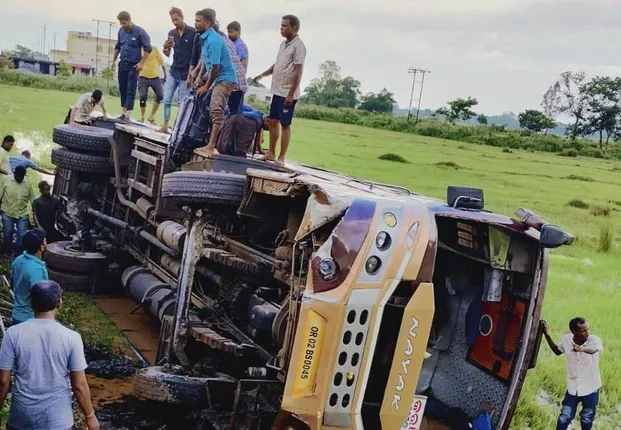 ଘରୋଇ ଯାତ୍ରୀବାହୀ ବସ୍‌ ଦୁର୍ଘଟଣାଗ୍ରସ୍ତ; ୧୫ ଆହତଙ୍କ ମଧ୍ୟରୁ ୯ ଜଣ ଗୁରୁତର