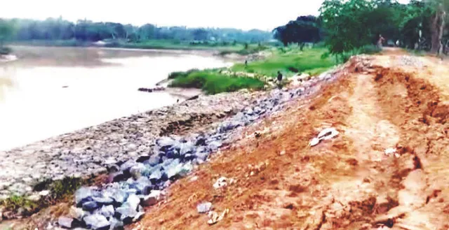 ବୈତରଣୀକୁ ଧସିଲା ୨ ଶହ ଫୁଟ୍‌ର ନଦୀବନ୍ଧ, ୧୫ ଦିନରେ ଭାସିଗଲା କୋଟିଏ ଟଙ୍କାର କାମ