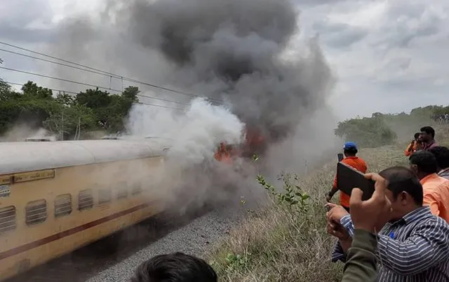 ଭାରତୀୟ ରେଳକୁ ଶନିଦଶା: ୩୫ ଦିନରେ ଓଡ଼ିଶାର ୮ ଟ୍ରେନ୍‌ରେ ନିଆଁ