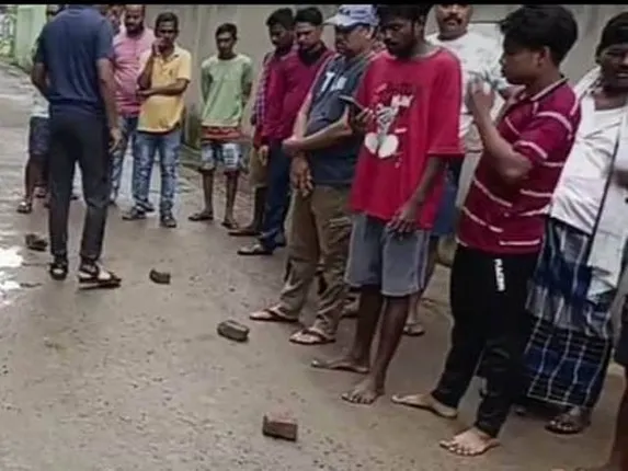 ରାସ୍ତାକଡ଼ରେ ଯୁବକର ରକ୍ତାକ୍ତ ମୃତଦେହ: ହତ୍ୟା ସନ୍ଦେହ