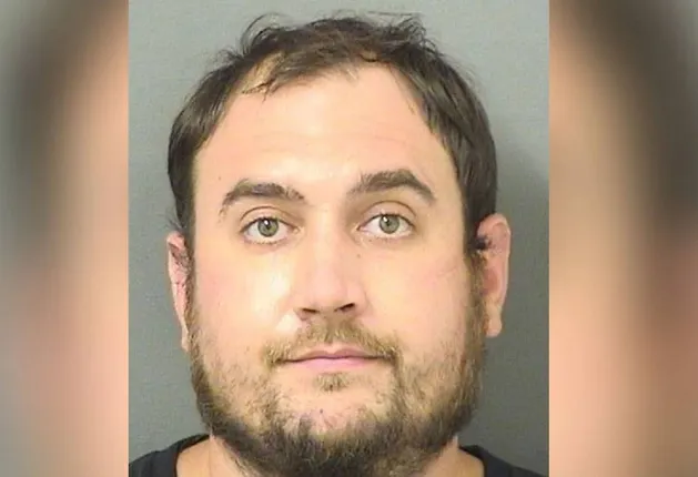 ଗିରଫ ହେଲେ ବେଡ୍‌ରେ ସ୍ତ୍ରୀ ଓ ପ୍ରେମିକଙ୍କୁ ଏକତ୍ର ଦେଖି ‘ବ୍ୟାଟ୍‌’ରେ ପିଟିଥିବା ସ୍ବାମୀ