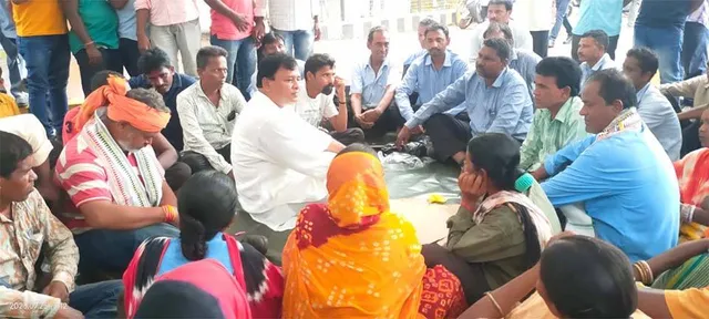 ଟାଟାଷ୍ଟିଲ ଫେରୋ ଆଲଏଜ କାରଖାନା ସମ୍ମୁଖରେ ଆନ୍ଦୋଳନ ଅଷ୍ଟମ ଦିନରେ