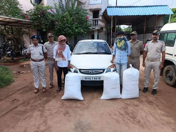 ଖୋର୍ଦ୍ଧା ଜିଲ୍ଲା ମୁଖ୍ୟ ଚିକିତ୍ସାଳୟ ଛକ ନିକଟରୁ ୬ ଲକ୍ଷ ଟଙ୍କାର ଗଞ୍ଜେଇ ଜବତ