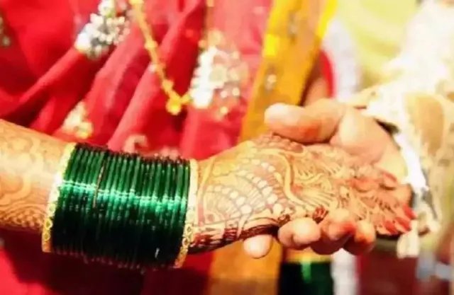 ଥାନାରେ ଦିଅର-ଭାଉଜଙ୍କ ହାତଗଣ୍ଠି ପଡ଼ିଲା