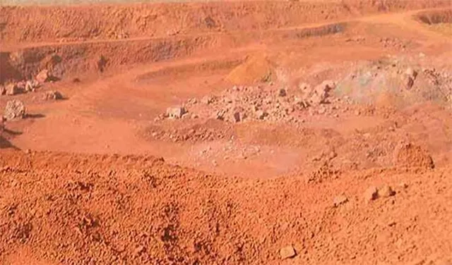 ମାଣ୍ଡୁକା ପାହାଡ଼‌ରେ ବେଆଇନ ମୋରମ ଖାଦାନ: ୬ ଗାଡ଼ି ସହ ସୂଚନା ଅଧିକାର କର୍ମୀ ସର୍ବେଶ୍ବରଙ୍କ ଏକ୍ସାଭେଟର ଜବତ