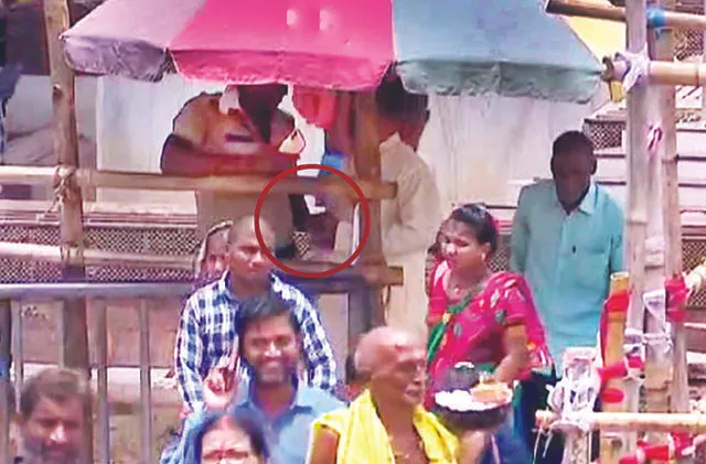 ଜଗା ଦର୍ଶନ ପାଇଁ ଲାଞ୍ଚ: ଟଙ୍କା ଦେଲେ ଶ୍ରୀମନ୍ଦିର ଚାରିଦ୍ବାର ମୁକୁଳା