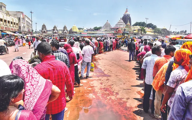 ଶ୍ରୀମନ୍ଦିର ଚାରିଦ୍ବାର ଦର୍ଶନ: ଖୋଲିବେ କହି ଝୁଲେଇଲେ