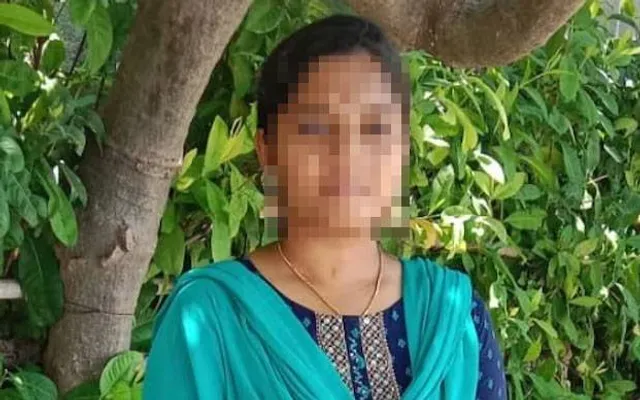 ମୋବାଇଲ୍‌ ଚୋରଙ୍କୁ ବାଧା ଦେଇ ଟ୍ରେନ୍‌ରୁ ପଡ଼ି ଆହତ ହୋଇଥିବା ୨୨ ବର୍ଷୀୟ ଯୁବତୀ ମୃତ