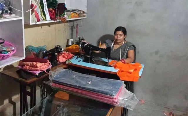 ଟେଲରିଂ କରି ସ୍ବାବଲମ୍ବୀ ସୁଭଦ୍ରା