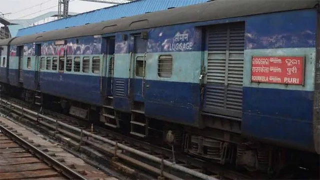 ଯୁବତୀଙ୍କୁ ଟ୍ରେନ୍‌ରୁ ଠେଲିଦେଲେ ଦୁର୍ବୃତ୍ତ: ଉଦ୍ଧାର କଲେ ସ୍ବେଚ୍ଛାସେବୀ