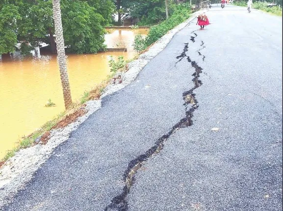 ଧସୁଛି ୧୭ କୋଟିର ନଦୀବନ୍ଧ ରାସ୍ତା