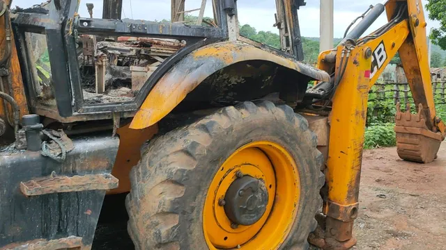 ନୂଆପଡ଼ାରେ ପୁଣି ମାଓ ତାଣ୍ଡବ: ବିଟ୍ ହାଉସ୍ ଓ ଜେସିବି ମେସିନ୍ ଜାଳି ଦେଲେ