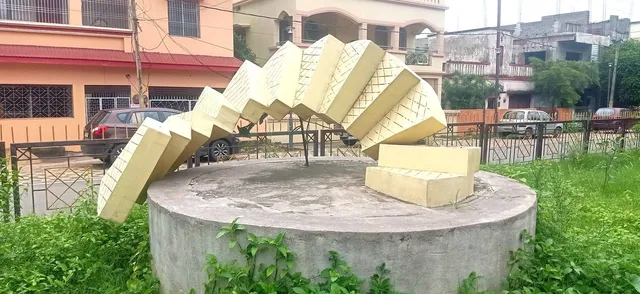 ସୌନ୍ଦର୍ଯ୍ୟ ହରାଉଛି ସ୍ମାର୍ଟସିଟି: ଭାଙ୍ଗୁଛି ଗୋଟିଏ ପରେ ଗୋଟିଏ ପ୍ରତିକୃତି, ରିଂରୋଡରୁ ଛେଣ୍ଡ ସବୁଠି ସମାନ ସ୍ଥିତି