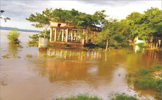 ନୟାଗଡ଼ରେ ଖସୁଛି ନଦୀ ଜଳସ୍ତର: ପ୍ରଭାବିତ ଅଞ୍ଚଳ ପରିଦର୍ଶନ କଲା ଜିଲ୍ଲା ପ୍ରଶାସନ